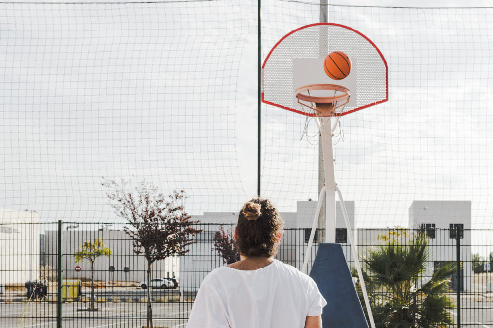 Quadras esportivas mais seguras com redes de proteção