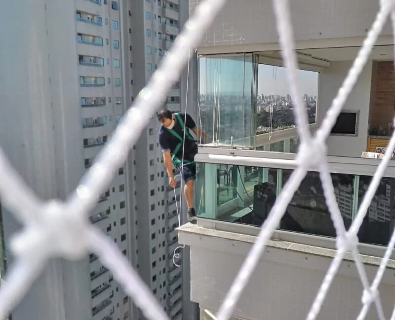 instalacao-tela-de-protecao-curitiba-janelas-gatos Instalação de rede de proteção para janelas em Curitiba